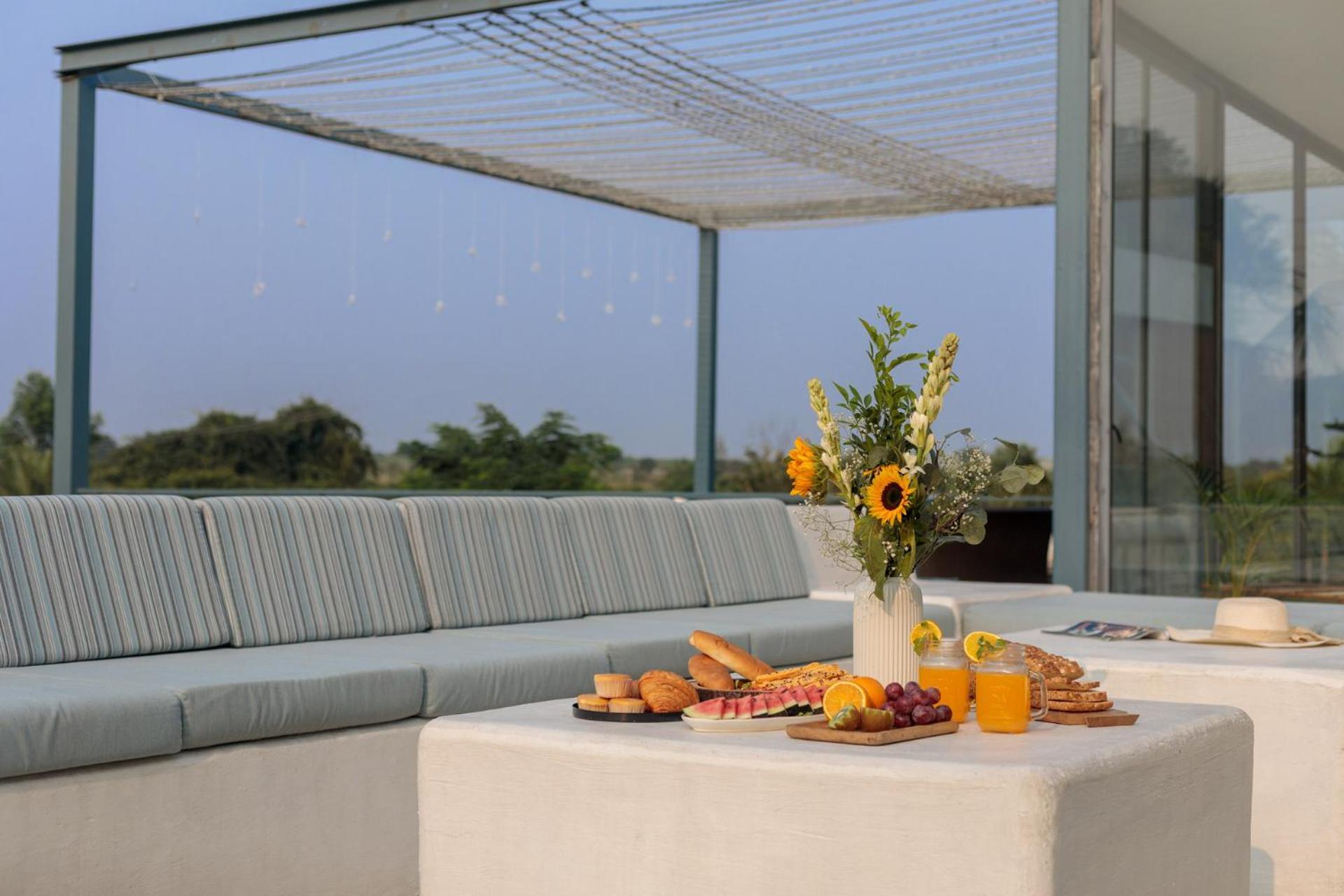 Open House By Stayvista - Nestled In Nature, Featuring A Swimming Pool & Expansive Lawn For A Serene Retreat Shikrapur Bagian luar foto