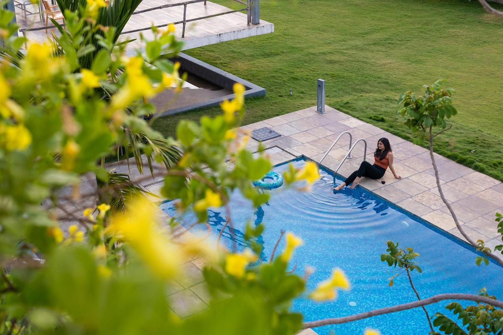Open House By Stayvista - Nestled In Nature, Featuring A Swimming Pool & Expansive Lawn For A Serene Retreat Shikrapur Bagian luar foto
