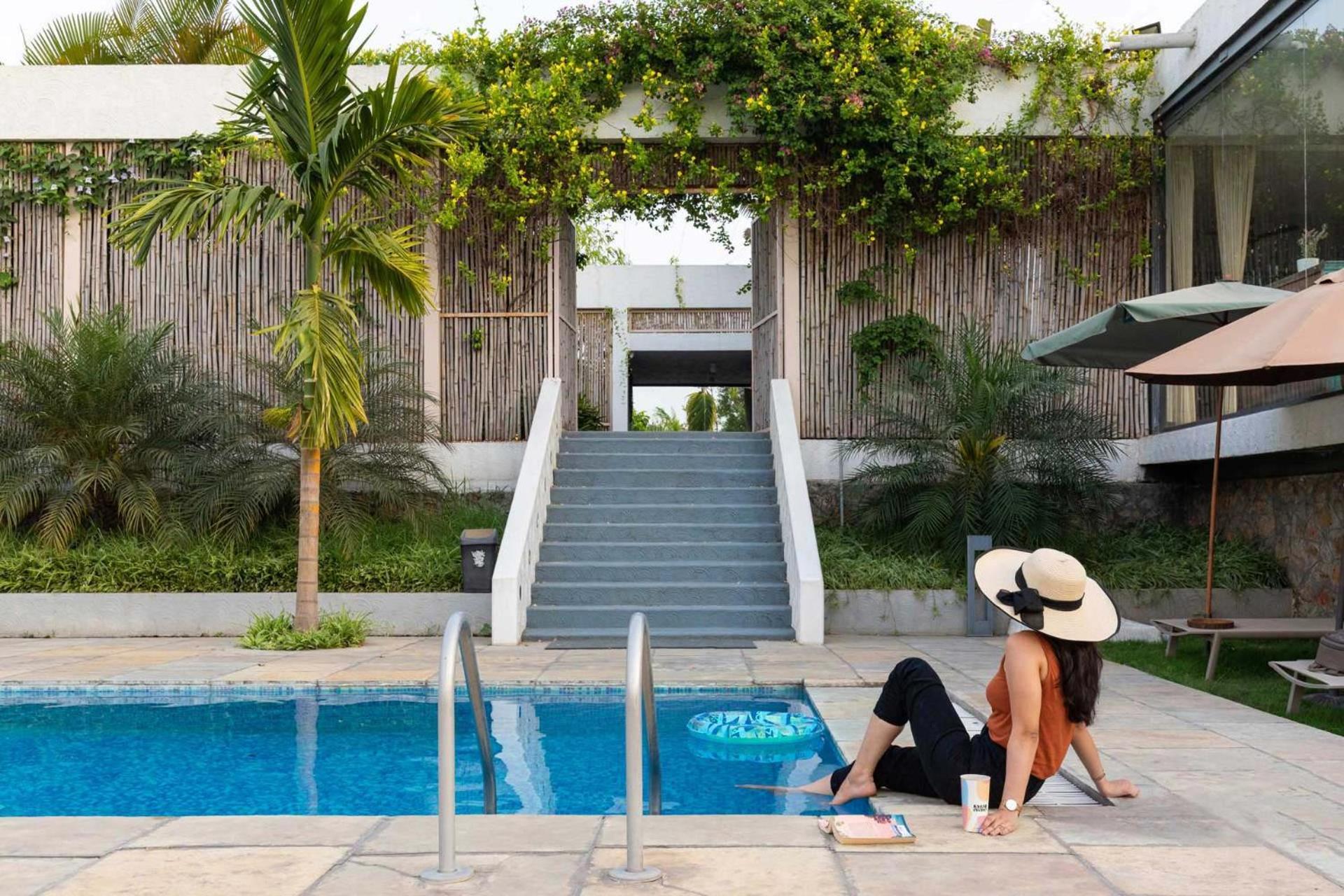 Open House By Stayvista - Nestled In Nature, Featuring A Swimming Pool & Expansive Lawn For A Serene Retreat Shikrapur Bagian luar foto