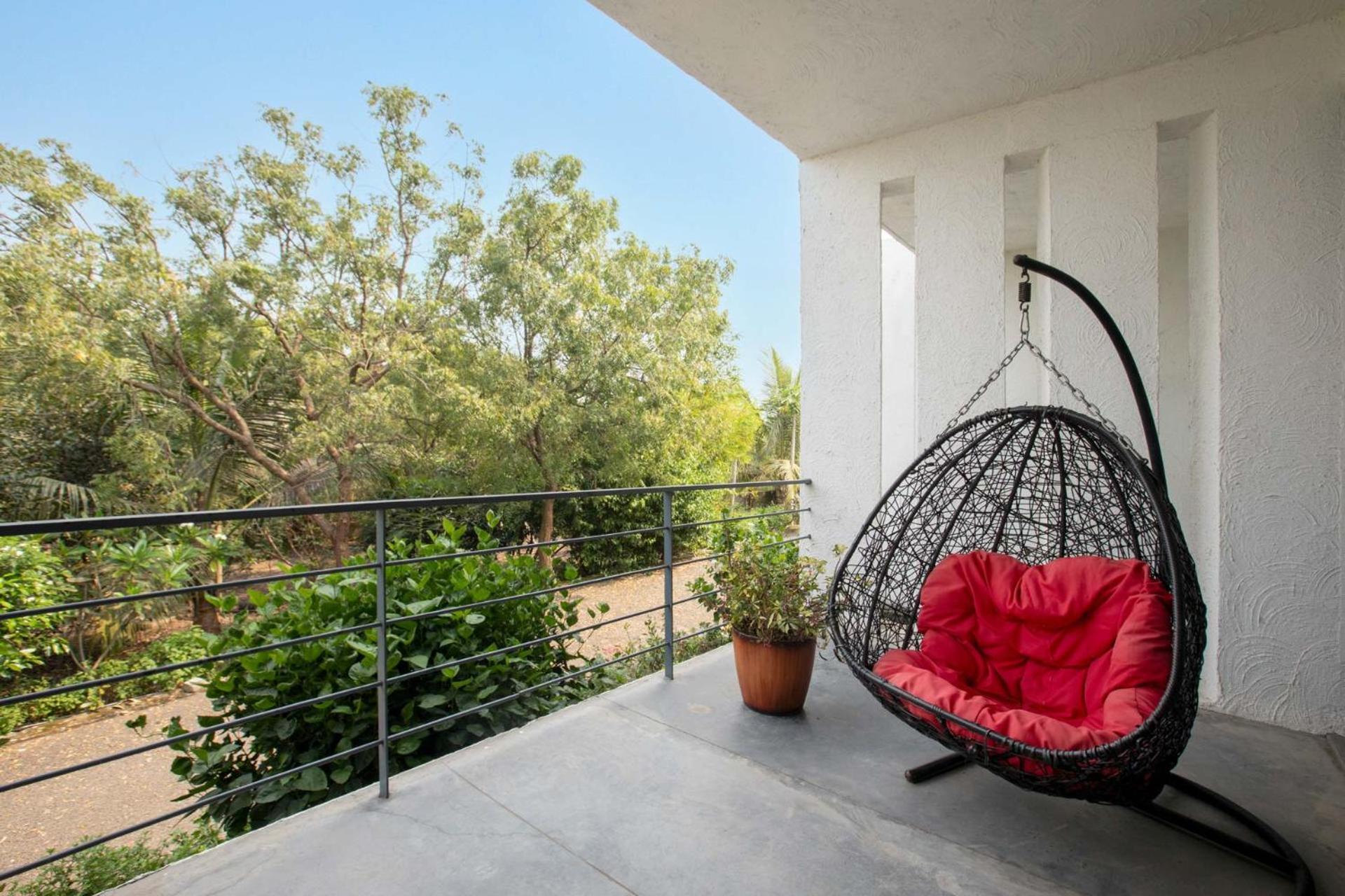 Open House By Stayvista - Nestled In Nature, Featuring A Swimming Pool & Expansive Lawn For A Serene Retreat Shikrapur Bagian luar foto